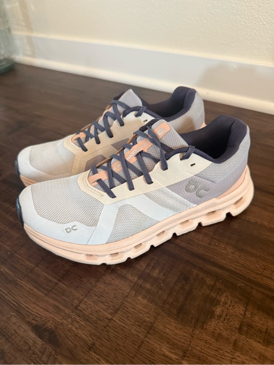 On Running Shoes - On Cloudrunner Women’s Size 8 Gray Running Shoes Athletic Sneakers